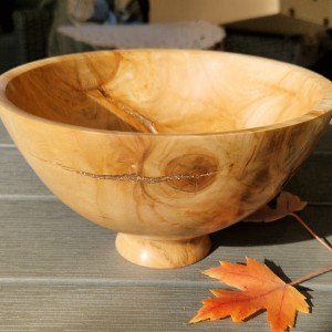 Cherry wood bowl on pedestal