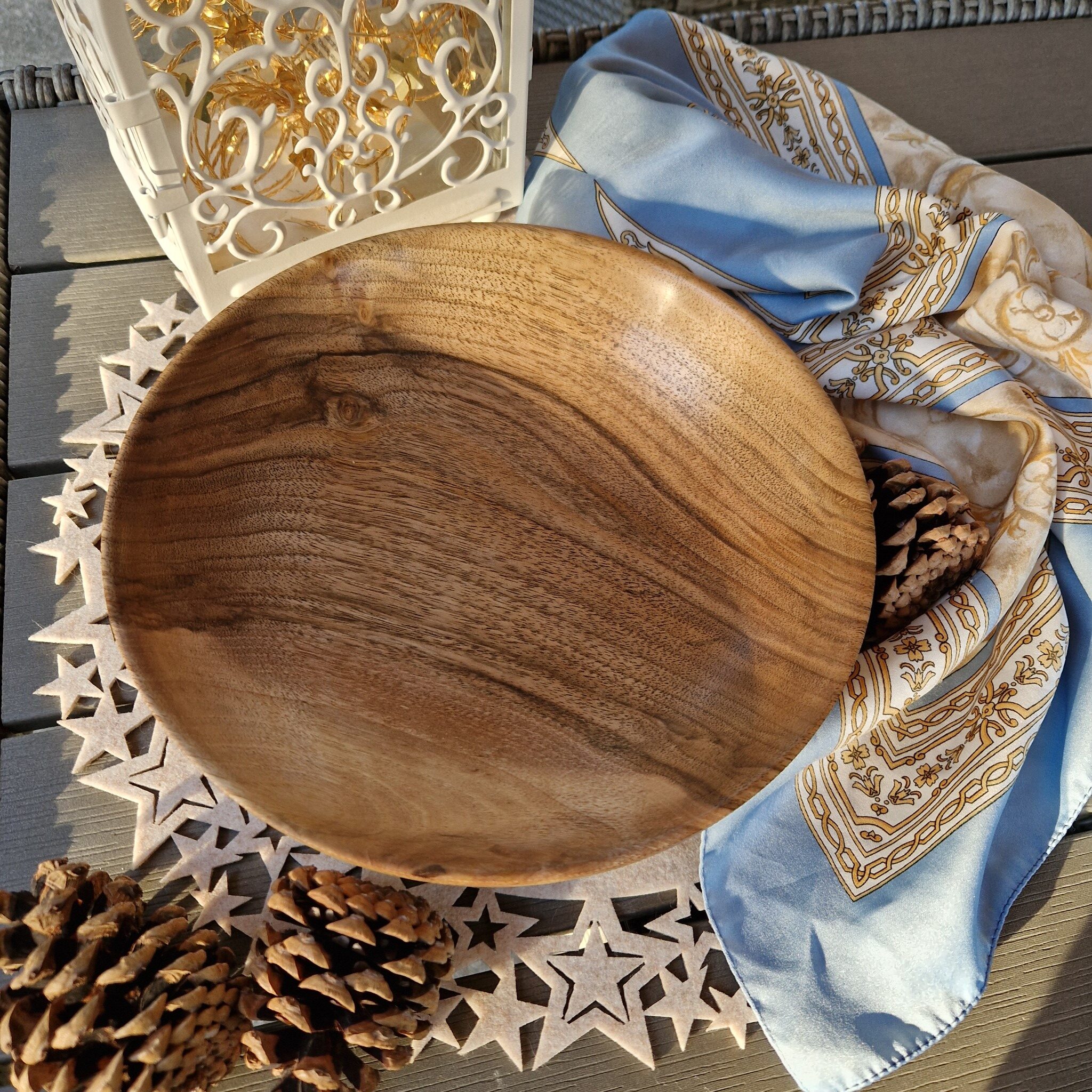 delikatna, cienka miska z orzecha europejskiego 84e6d0c0c95c6e1e778affa5d6bcf50f