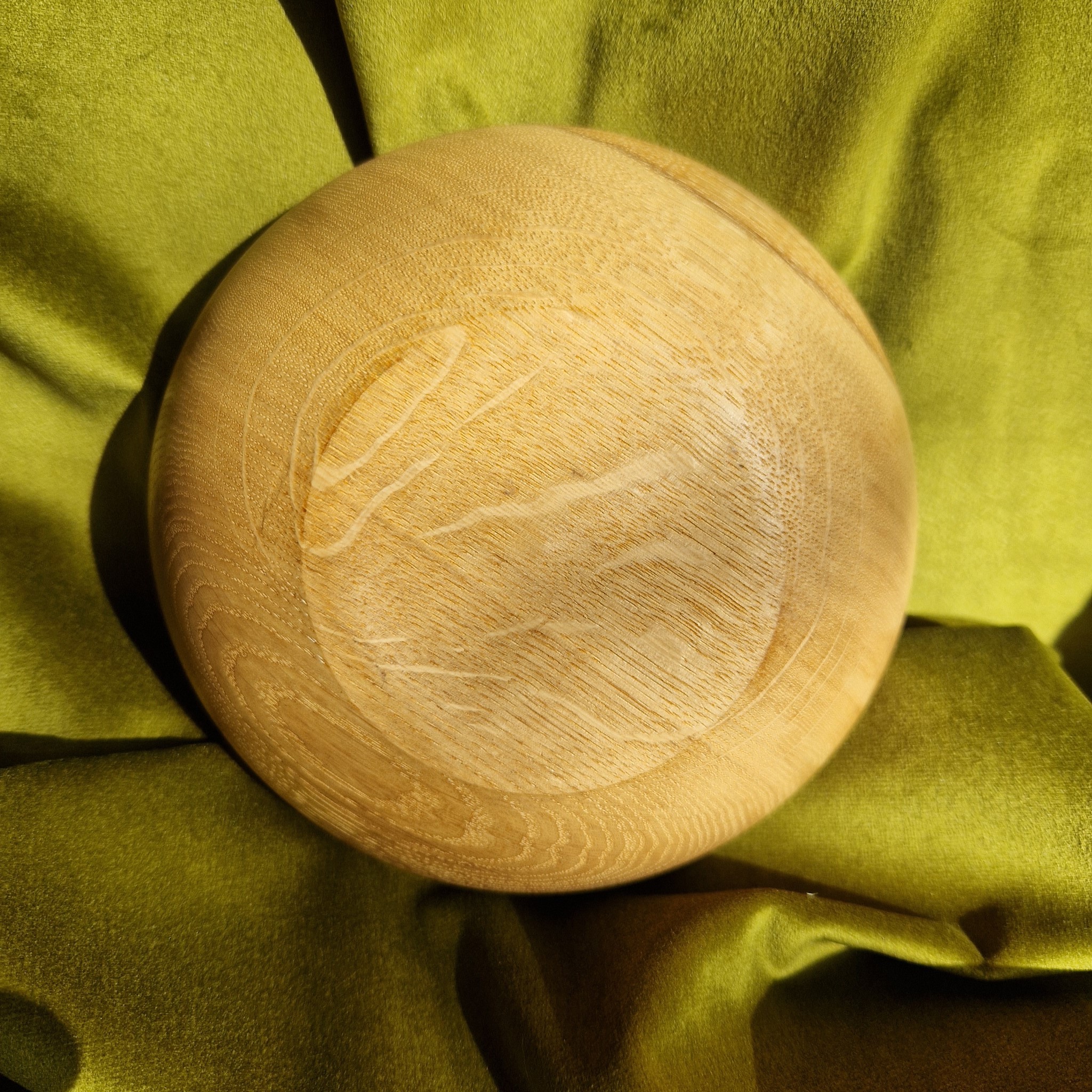 mała celtycka miska z drewna i żywicy epoksydowej a58f1046f2e70b7580b6bb2fdd1c2141