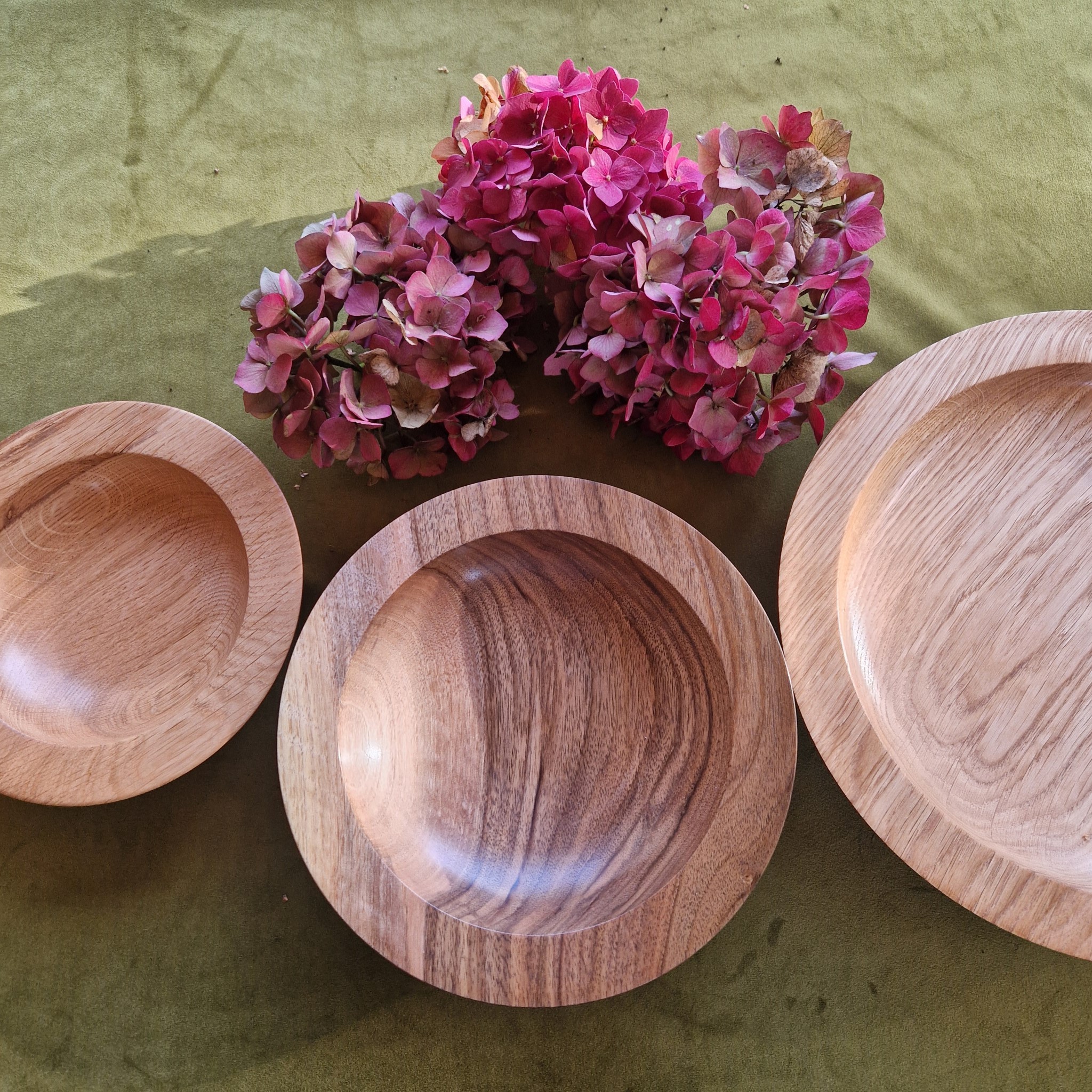 płytka miska z drewna orzechowego c13d52bdd37fa7da0dec2e4c555f7928