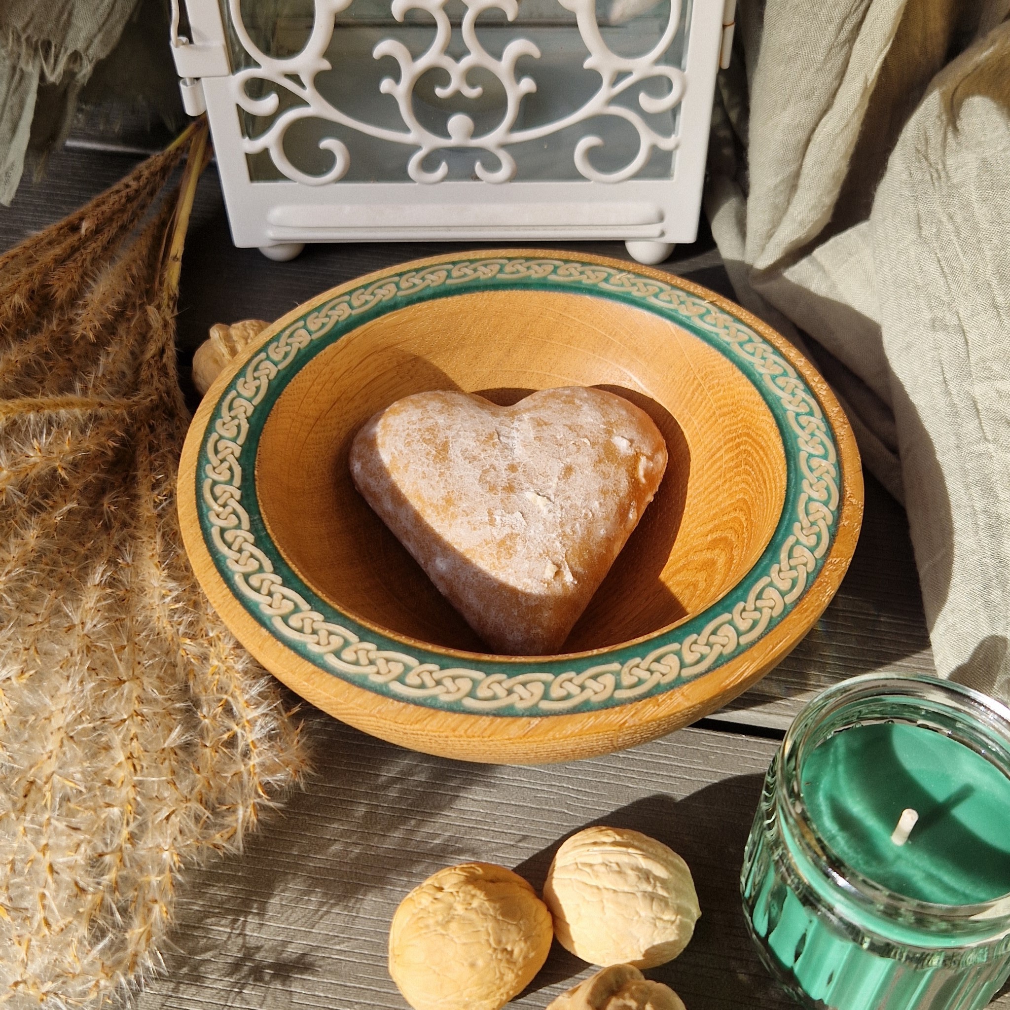 mała celtycka miska z drewna i żywicy epoksydowej 46f5d7c21b78b0296649a861a18ef97d