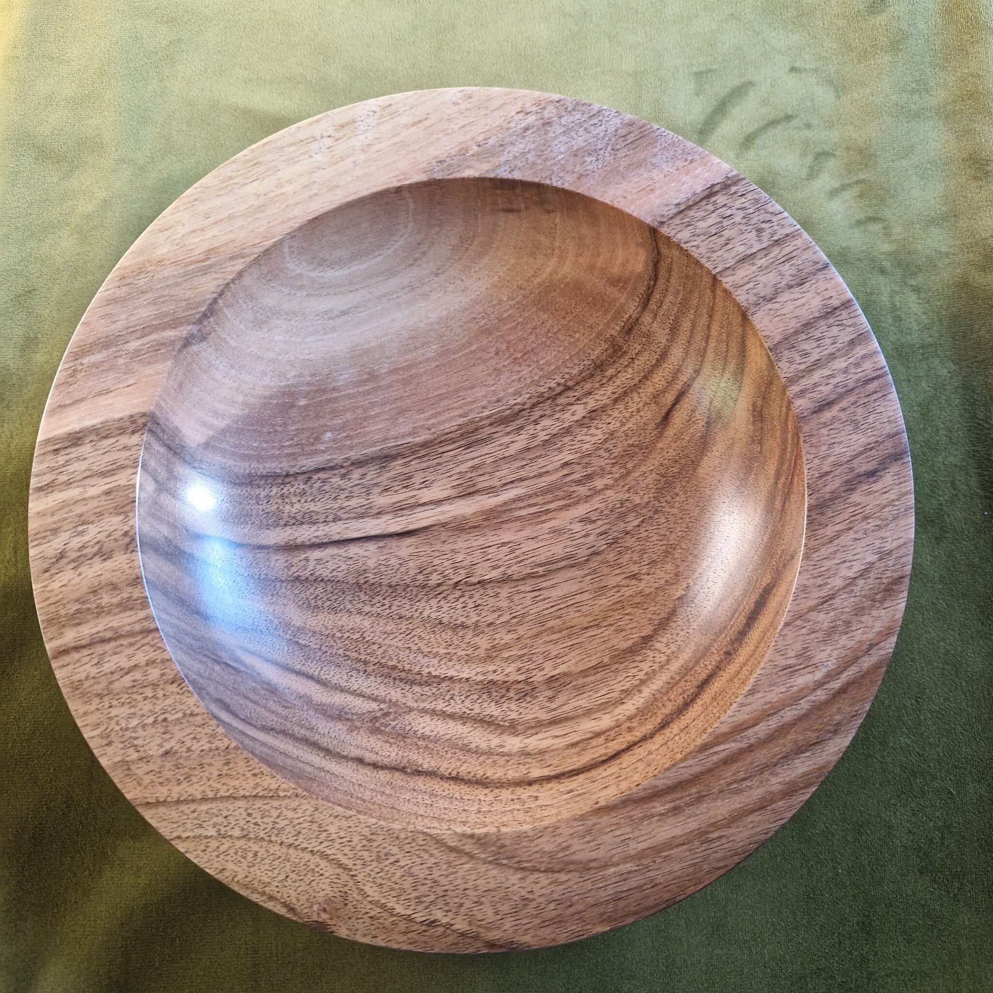 płytka miska z drewna orzechowego c322bbd4352038766bee537bcf495e09