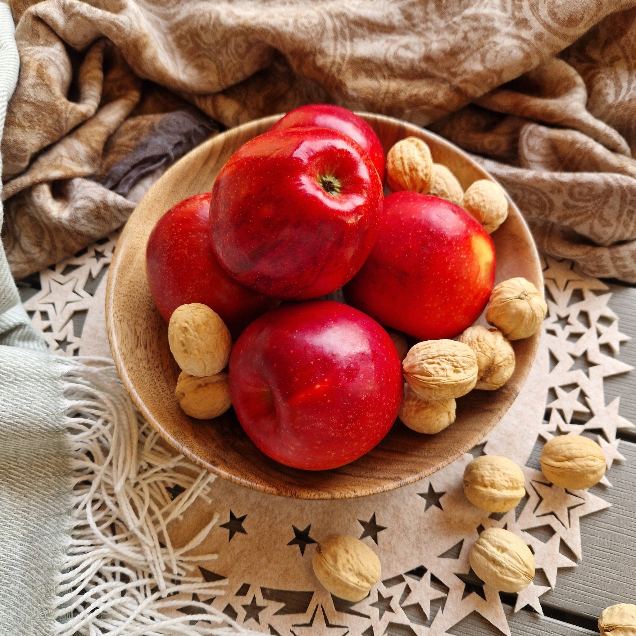 delikatna, cienka miska z orzecha europejskiego db38ea48818dba111a029e9dfc2ba18b