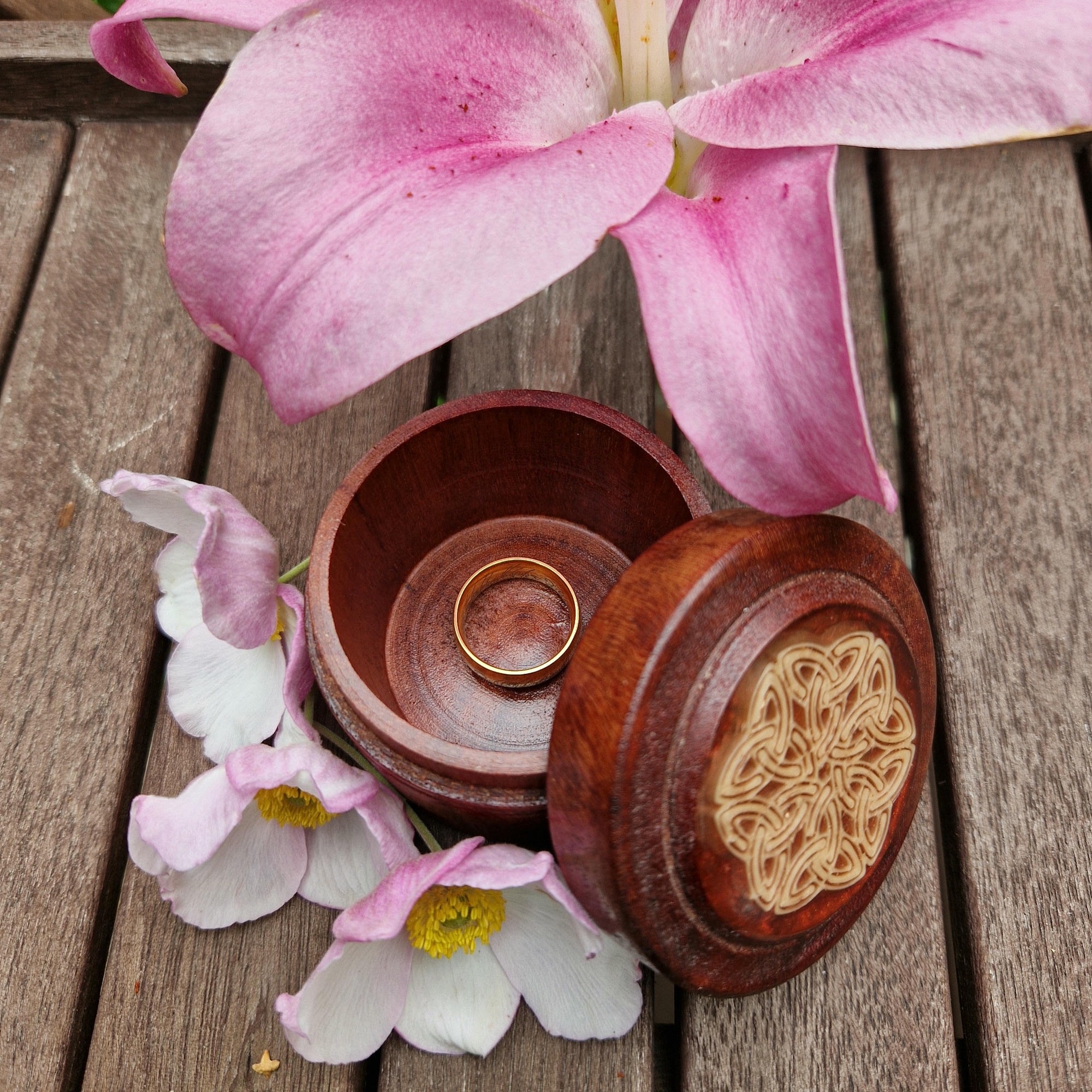 celtyckie drewniane pudełko na pierścionek b976b28c9df46c3f78541906cbd4be38