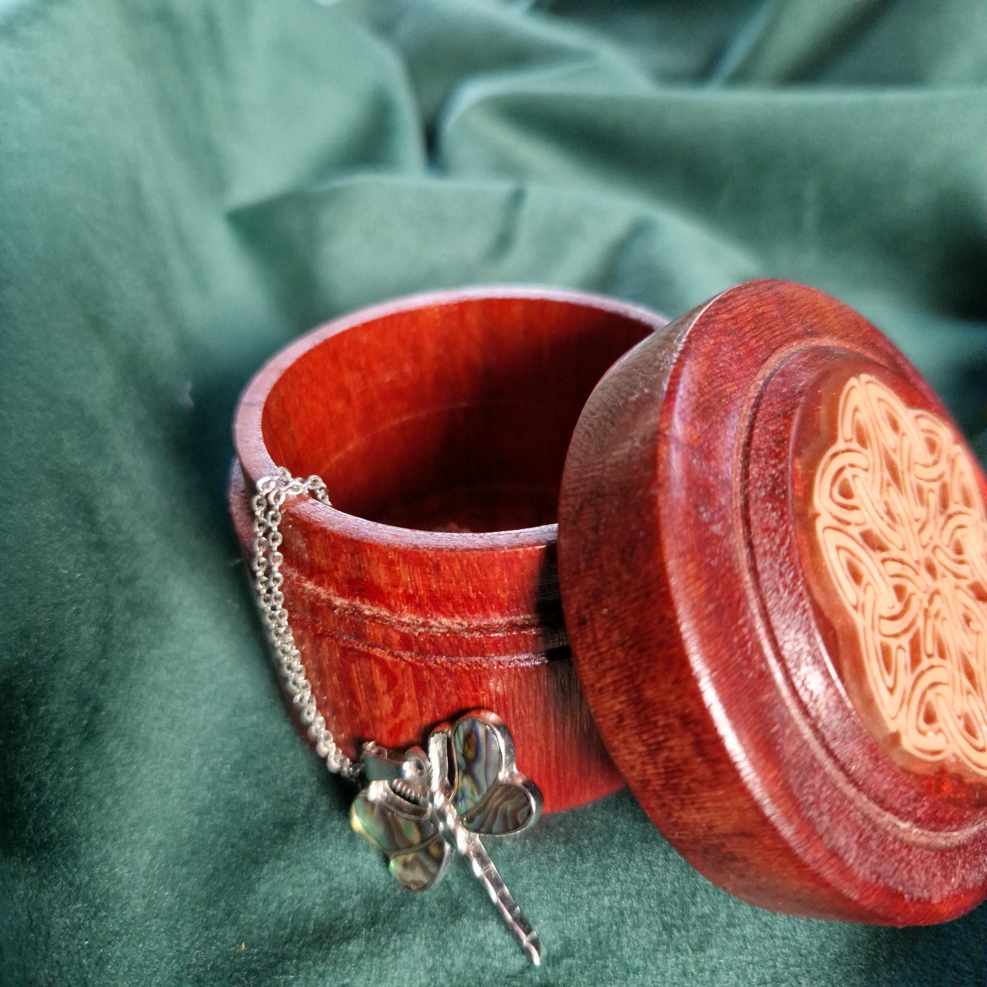 celtyckie drewniane pudełko na pierścionek e1d0a262854b80fa962f08240dd9c8a2