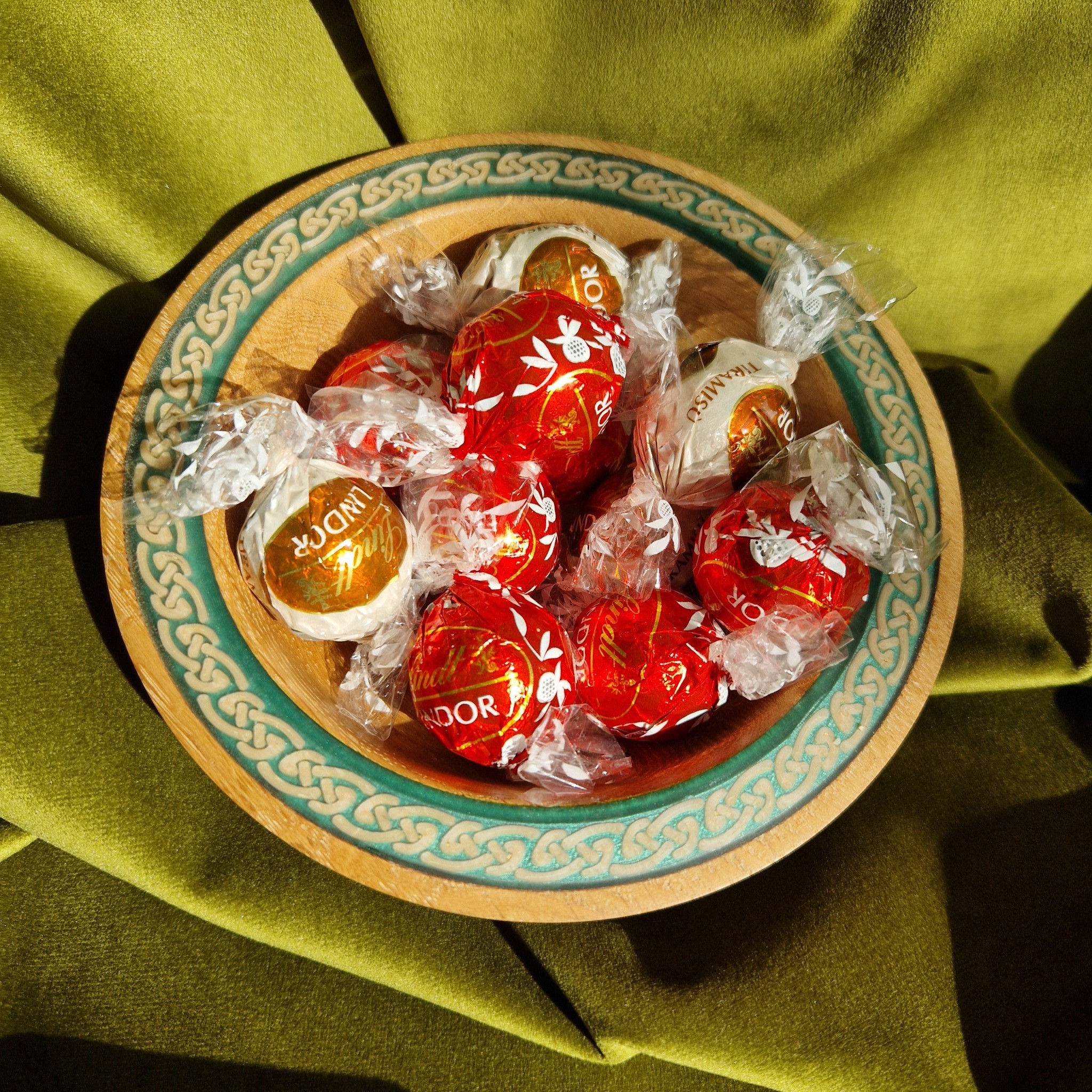 mała celtycka miska z drewna i żywicy epoksydowej 97f97018ca029e7dd3f30ce1b808fac8