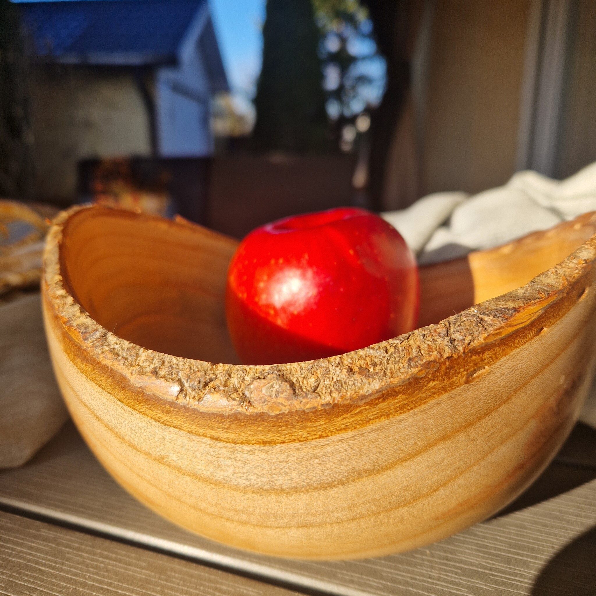 miska z drzewa wiśni z brzegiem z kory b0eead24b97aa22ecab906f2ee86c208
