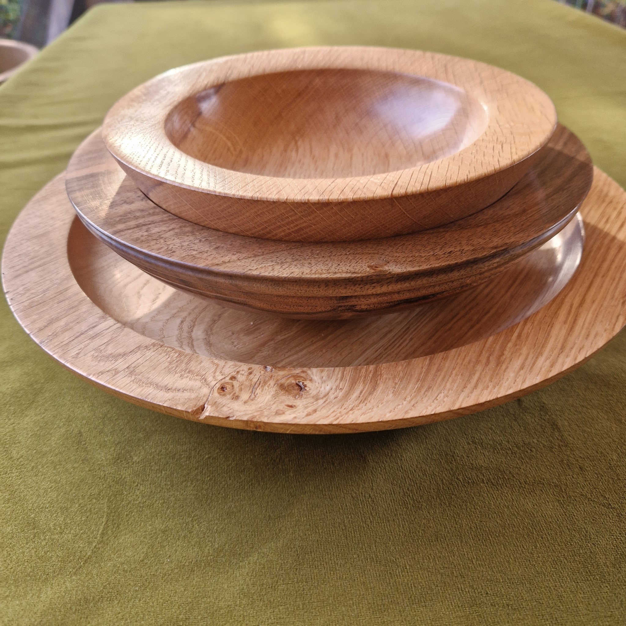 płytka miska z drewna orzechowego 37862b53f6a7a281993d879aba447e02