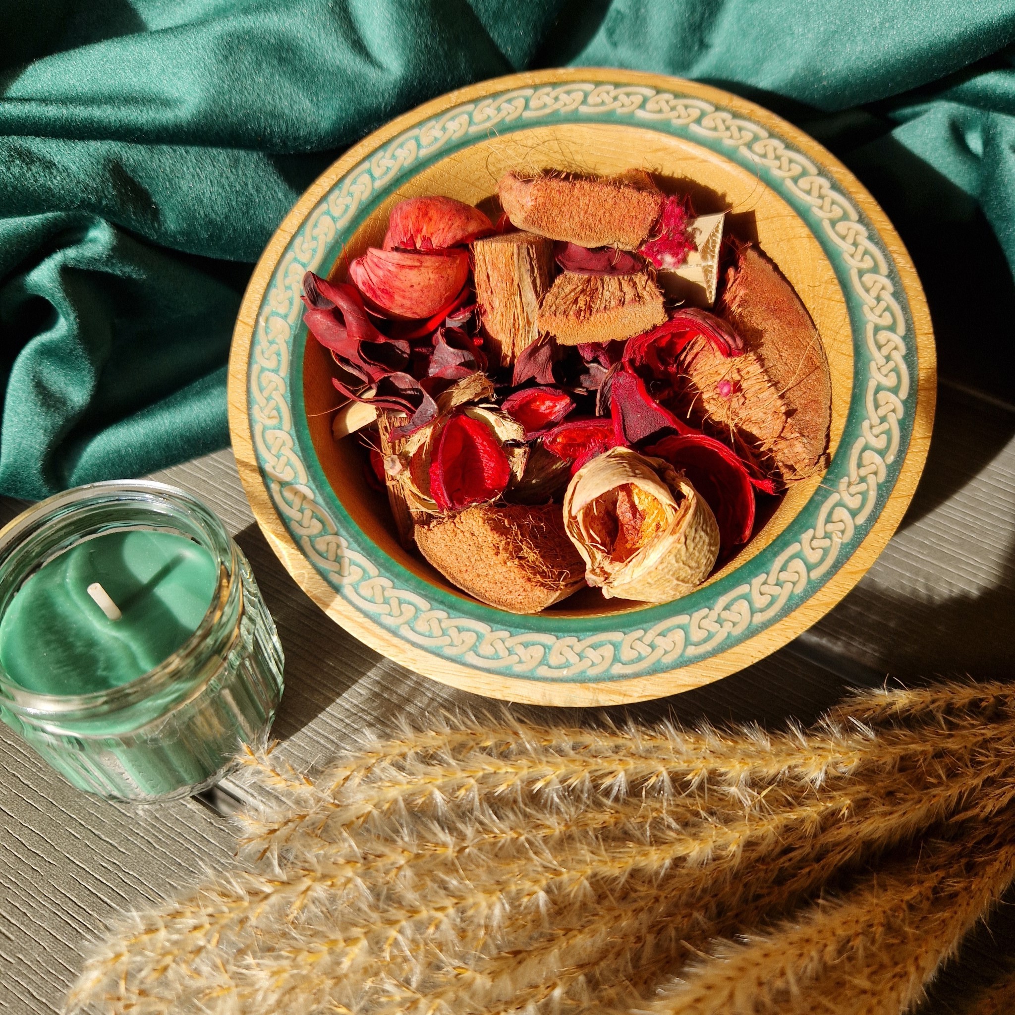 mała celtycka miska z drewna i żywicy epoksydowej 854296c8a53ba95e08e81585a2e3009e